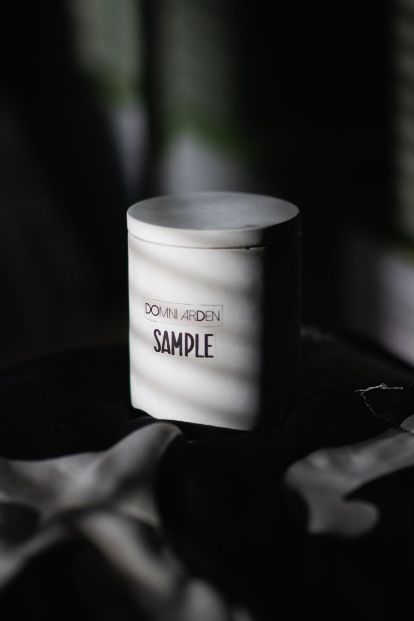 Domni Sample Candle